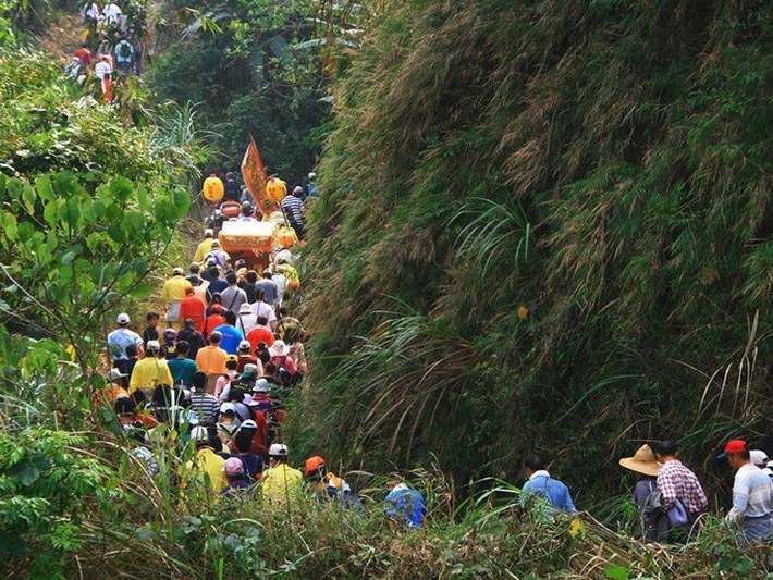 東山迎佛祖，跟著觀音佛祖去健行