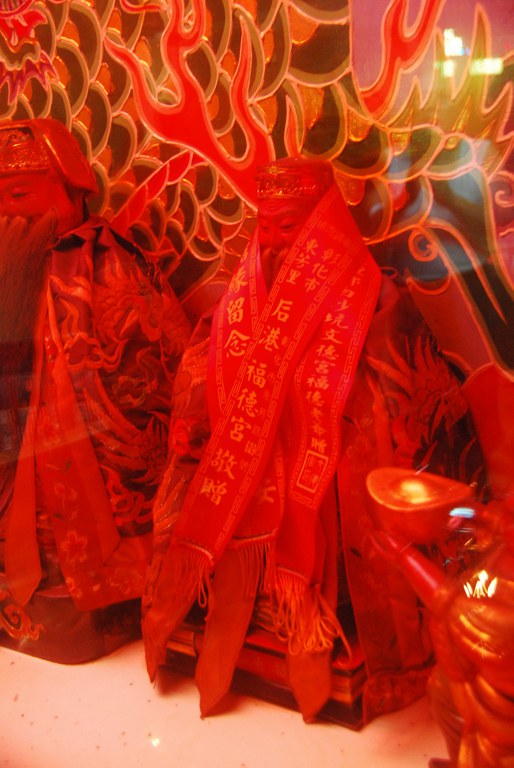 正殿土地公像