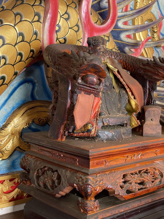 庄尾伯公側面