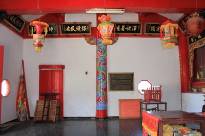 正殿右側壁面