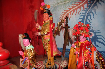臨水夫人(左)芙蓉仙姊(中、右)