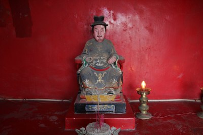 守土大王神像（左）