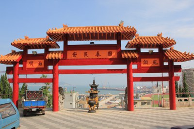 牌樓背面
