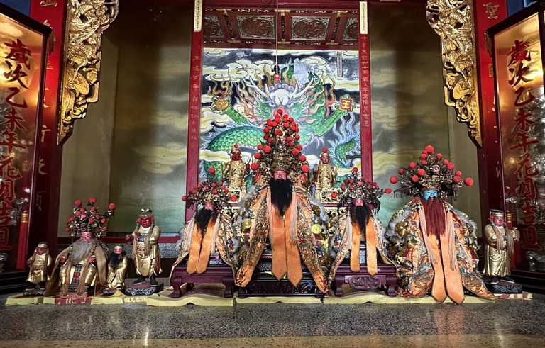 岐頭鳳儀宮中央神龕