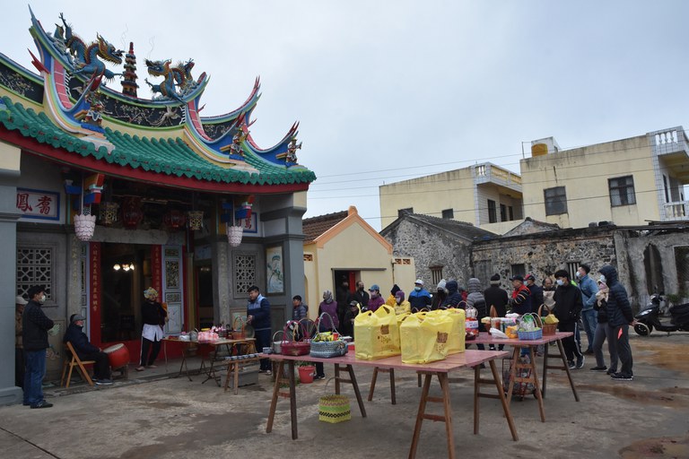 瓦硐南天廟元宵過後鎮符遶境結束的廟口犒軍，當年請興仁懋靈殿小法協助犒軍儀式（2022/02/19）