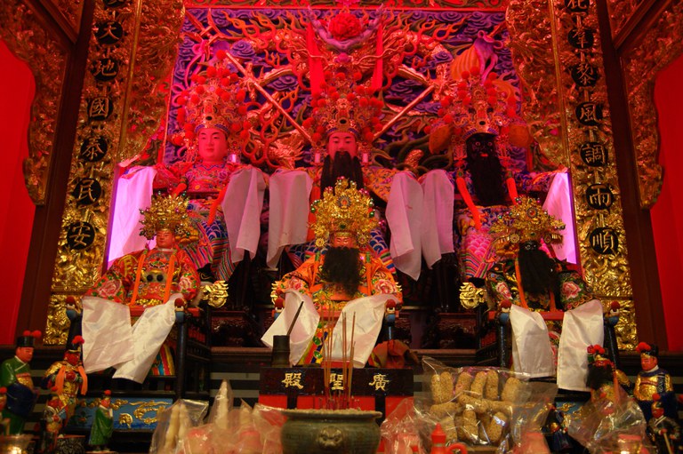 殿內神明