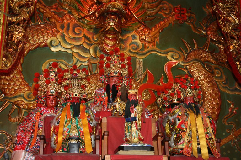 殿內神明