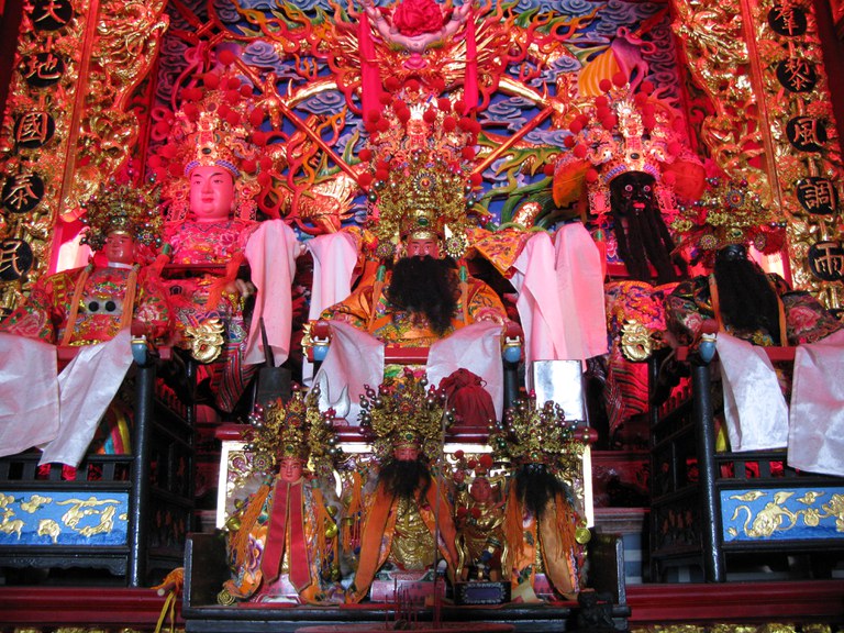 鎮殿主神