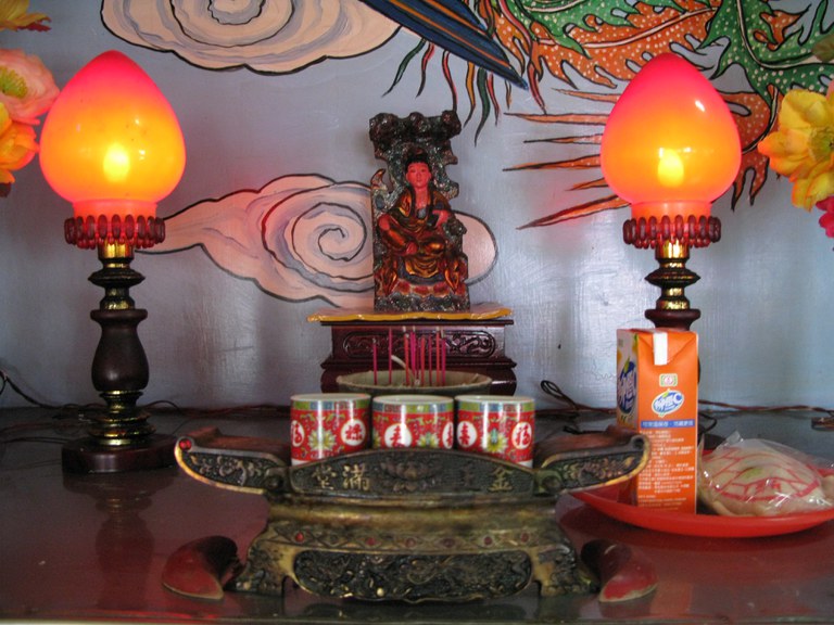 右神龕 觀音佛祖 呂家漢拍攝