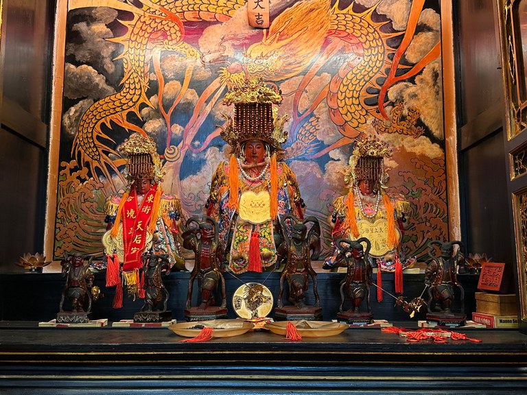 馬公提標館天上聖母聖像，由左至右：三媽、大媽、二媽