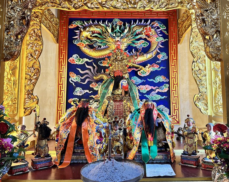 文澳聖真寶殿中央神龕眾神