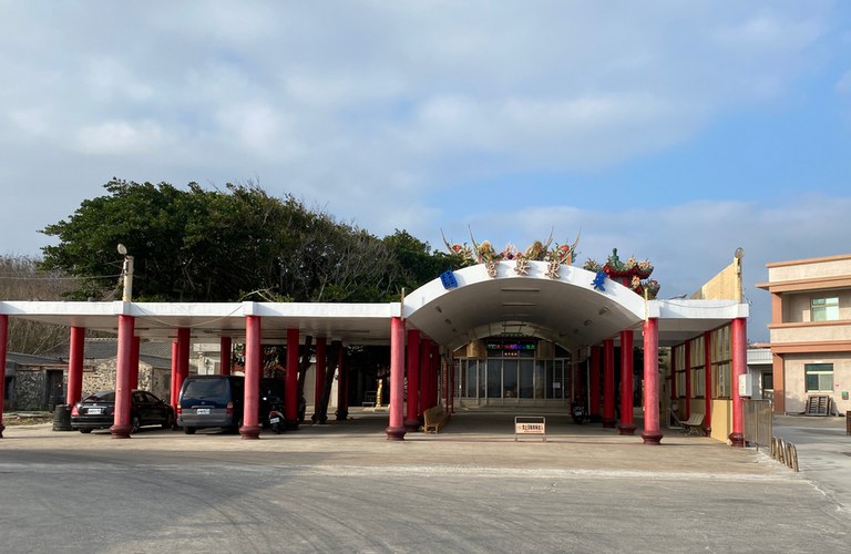 菜園東安宮外觀與榕樹