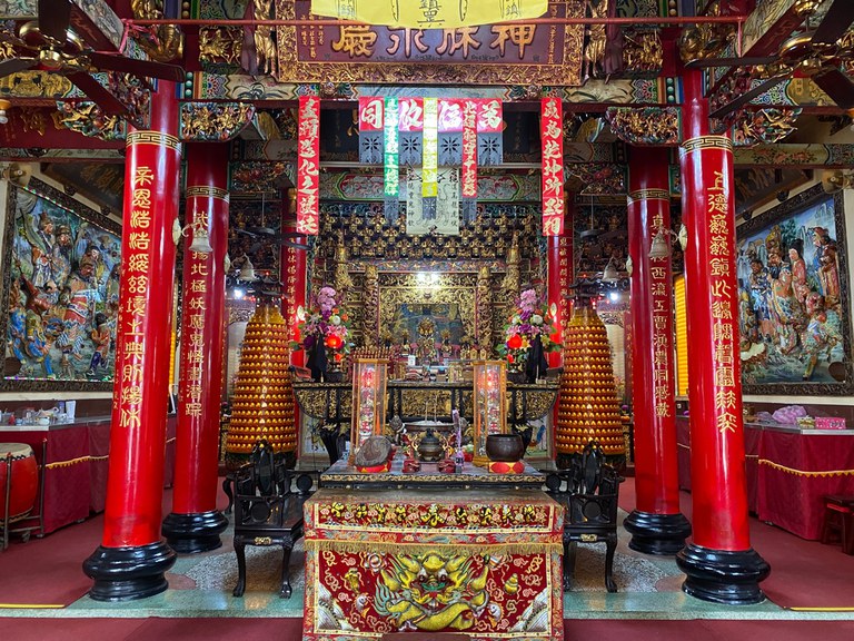 石泉朱王廟大殿