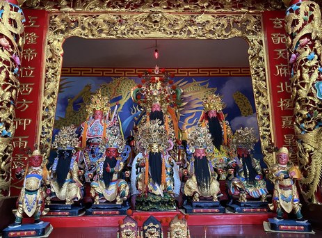 鎖港北極殿一樓中央神龕及眾神 鎖港北極殿一樓中央神龕及眾神