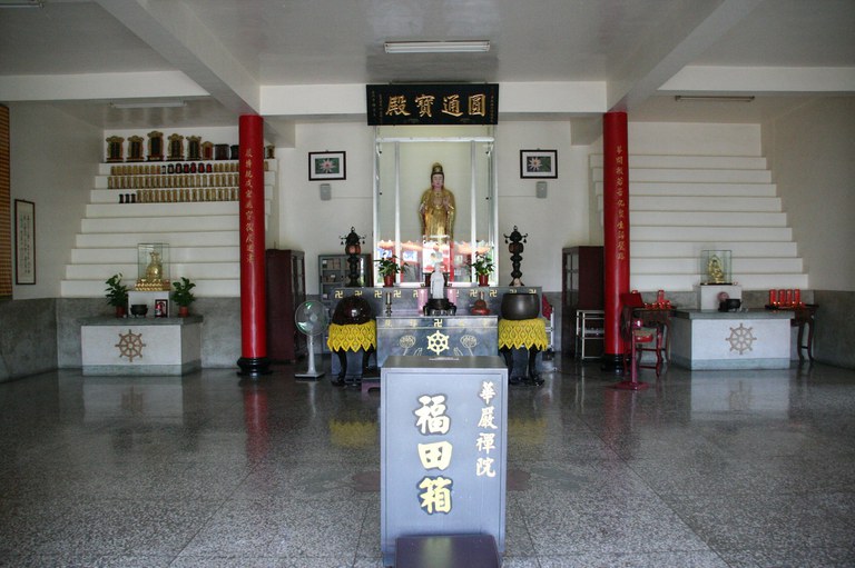 華嚴禪院一樓圓通寶殿(陳進成拍攝－2011.07.26)