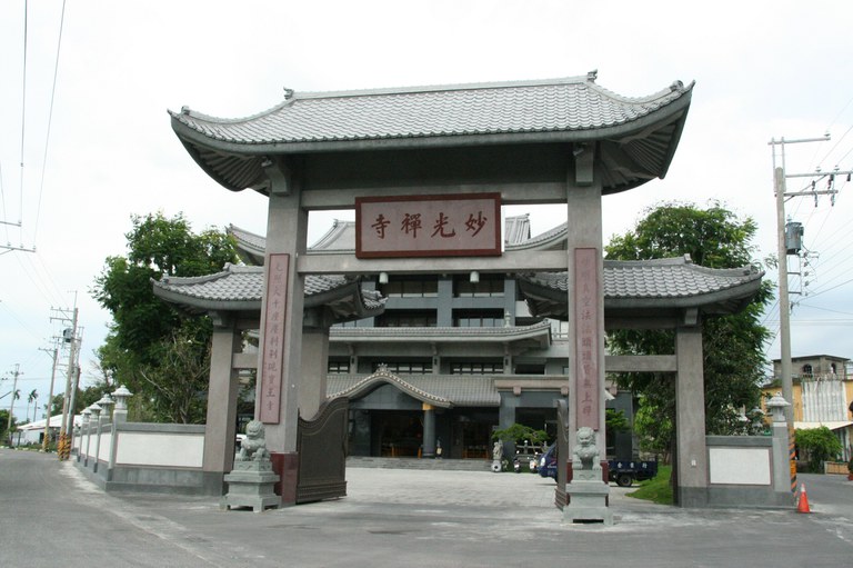 妙光寺山川牌樓(陳進成拍攝-2011.07.07)