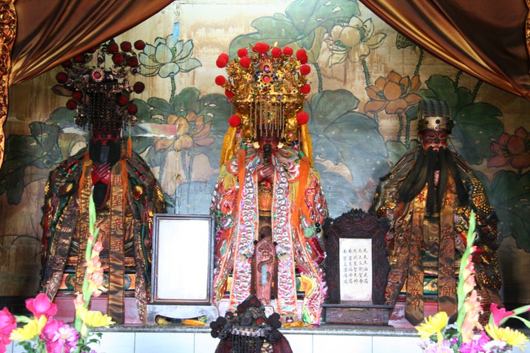 二樓道聖宮天上聖母、至聖先師、關聖帝君
