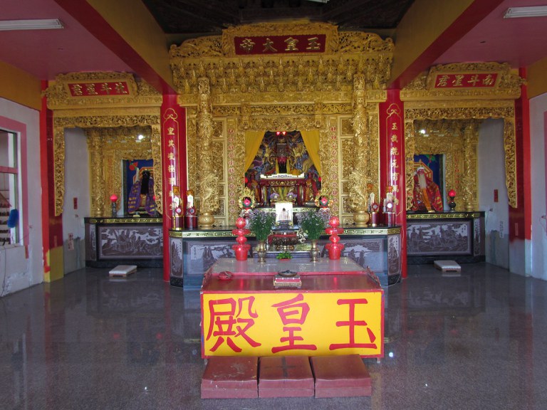 二樓主祀玉皇大帝 南北斗