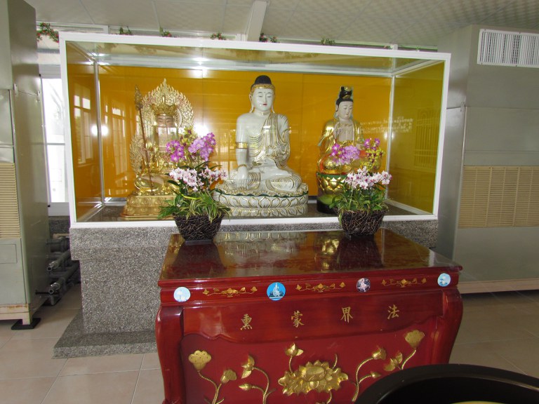 配祀釋迦牟尼佛 觀世音菩薩 地藏王