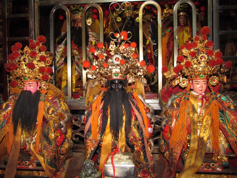 主祀三府千歲中池府千歲