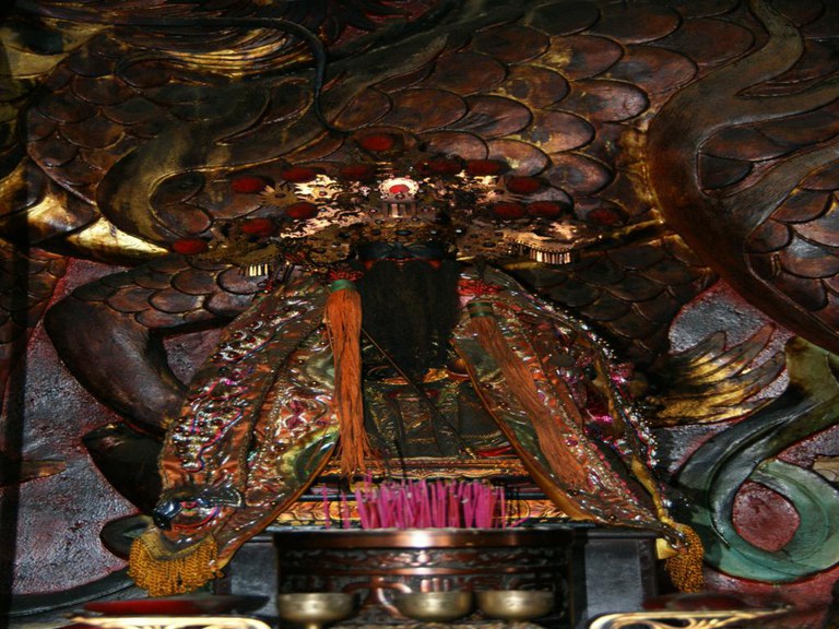 右神龕福德正神