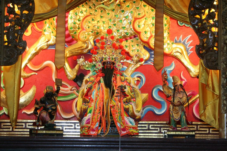 三隆宮右廂殿城隍尊神、謝將軍、范將軍(陳進成拍攝-2008.04.12) 三隆宮右廂殿城隍尊神、謝將軍、范將軍(陳進成拍攝-2008.04.12)