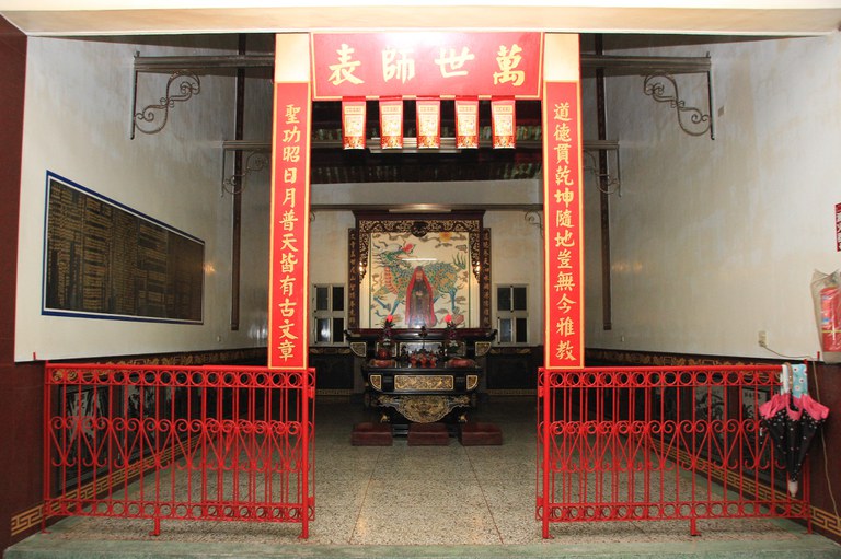 延平郡王廟龍邊側殿