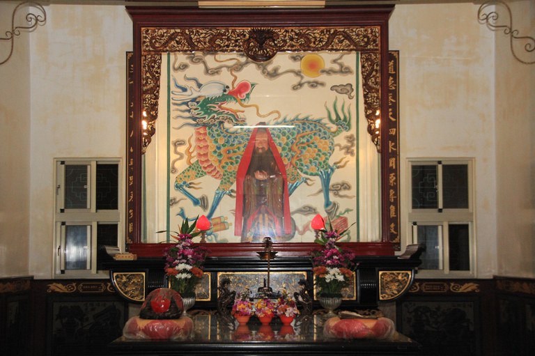 延平郡王廟龍邊側殿孔子像