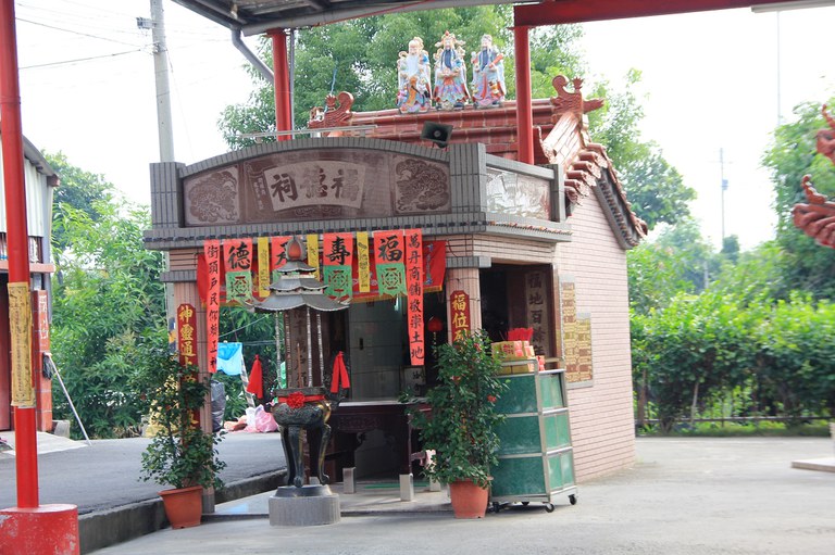 福德祠左側面