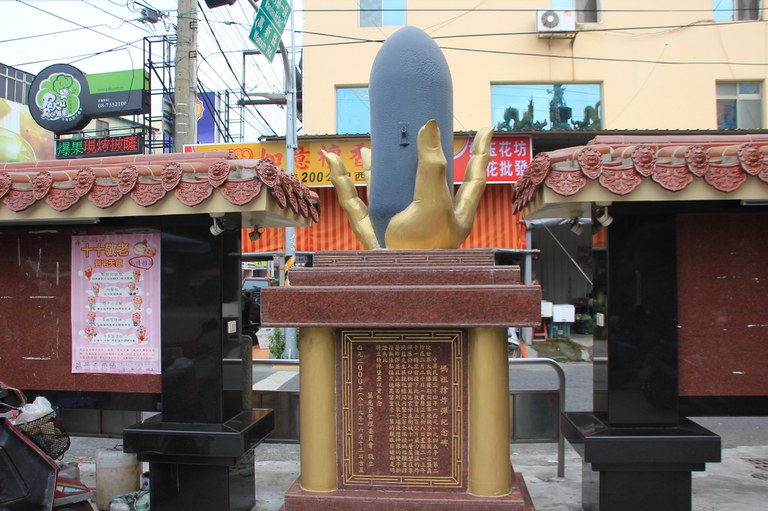 媽祖擋炸彈雕塑