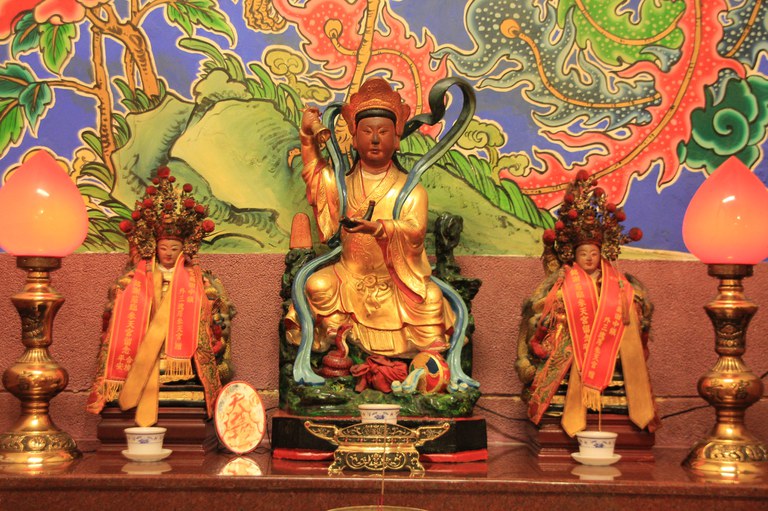 萬泉寺後殿虎龕神像