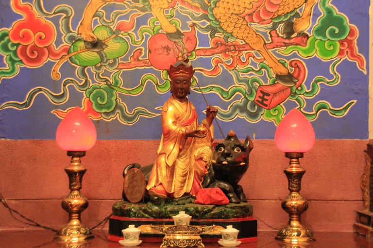 萬泉寺後殿龍龕神像