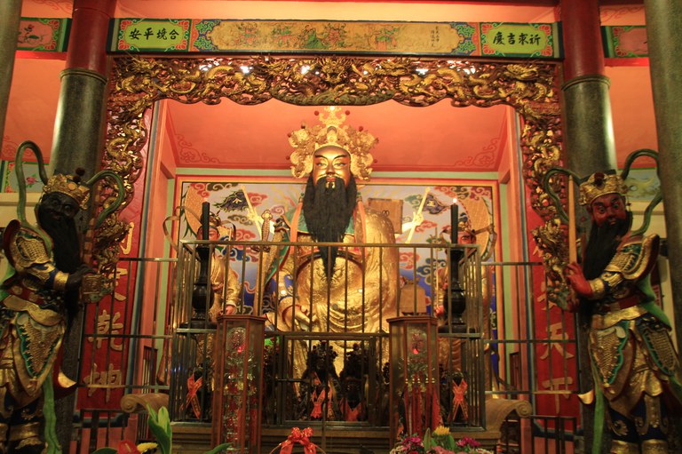 萬泉寺正殿神像