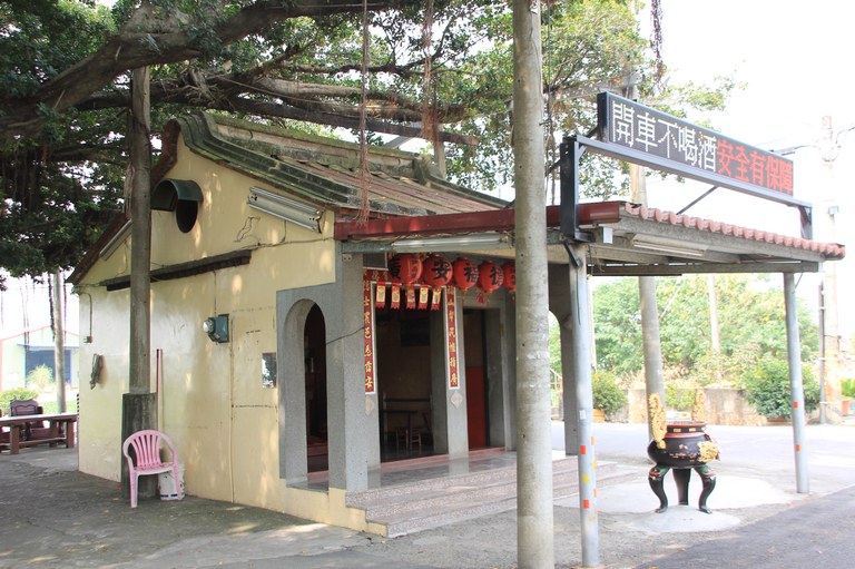 福德祠右側面