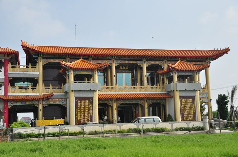 忠義佛院廟貌主建築(周宗楊拍攝2011.07.31) 忠義佛院廟貌主建築(周宗楊拍攝2011.07.31)