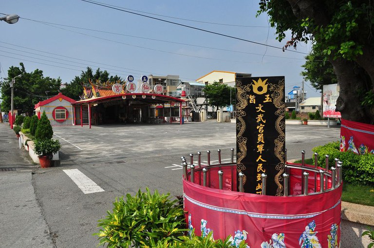 開仙真宮文武官員到此下馬石碑(周宗楊拍攝2011.07.31) 開仙真宮文武官員到此下馬石碑(周宗楊拍攝2011.07.31)