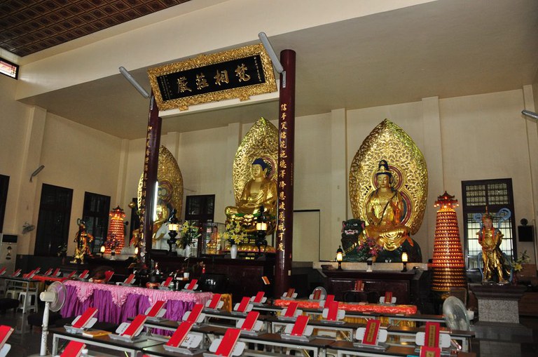 信和寺大雄寶殿內部(周宗楊拍攝2011.08.01) 信和寺大雄寶殿內部(周宗楊拍攝2011.08.01)