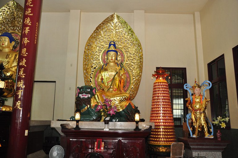 信和寺大雄寶殿文殊師利菩薩(周宗楊拍攝2011.08.01) 信和寺大雄寶殿文殊師利菩薩(周宗楊拍攝2011.08.01)