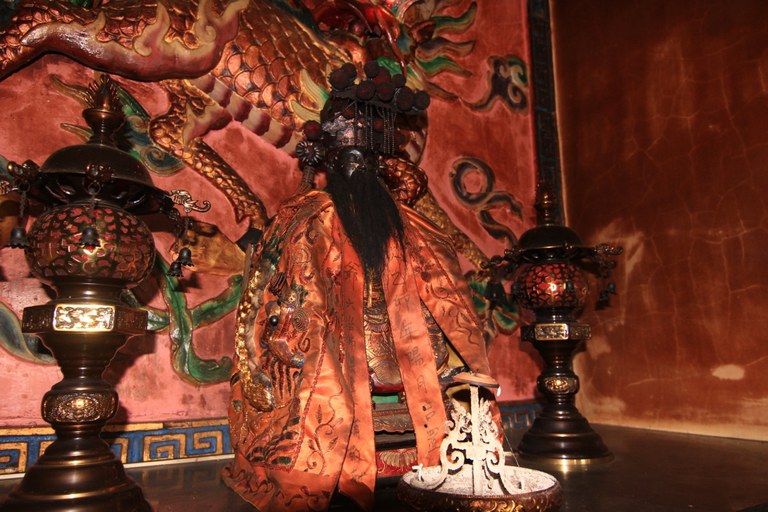 龍邊供奉神像