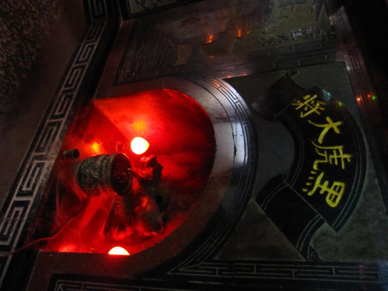 玉安宮正殿黑虎大將軍