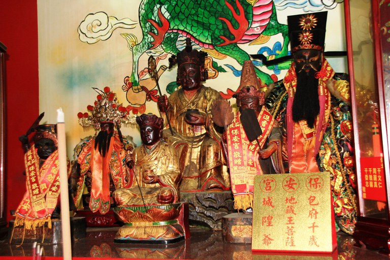 城隍爺地藏王菩薩包府千歲諸神側面